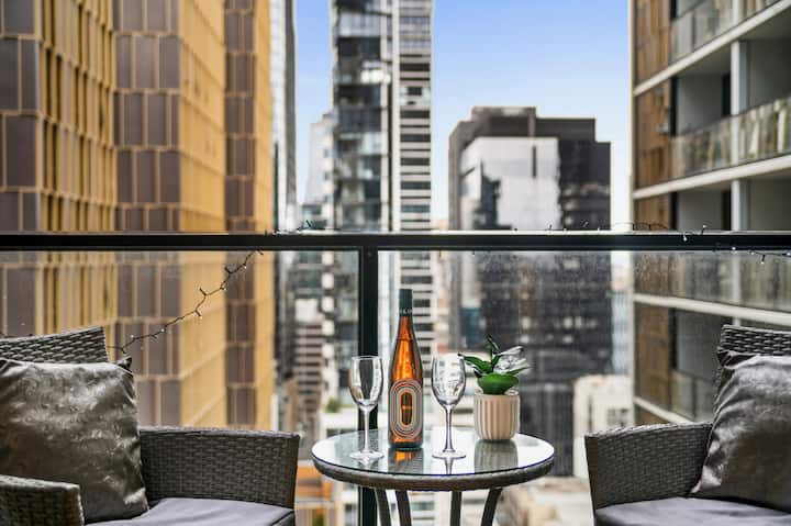 Urban Elegance — listing photograph 3